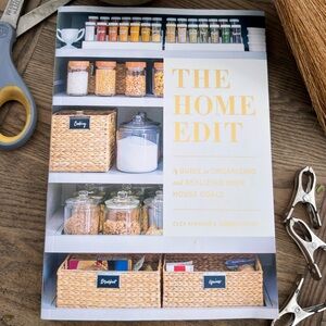 The Home Edit Softcover Like New! Time to get organized!! :0)